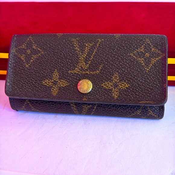Louis Vuitton Monogram Key Holder - Picture 1 of 14
